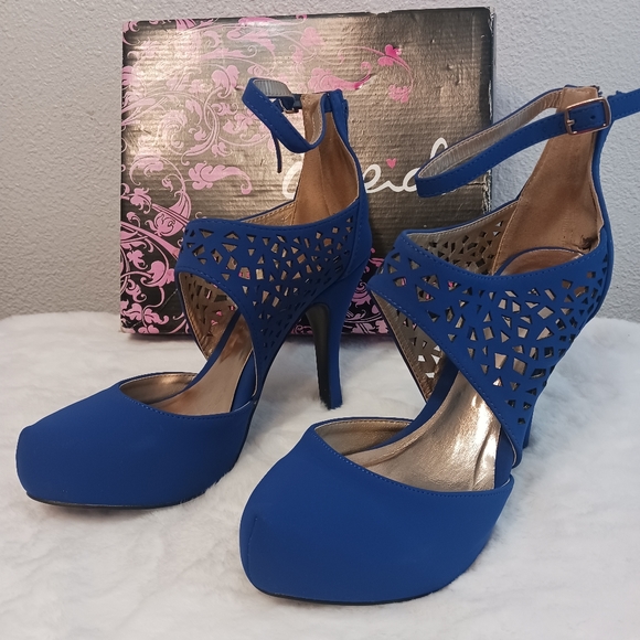 Quaid Street Heel 👠 - Picture 2 of 11